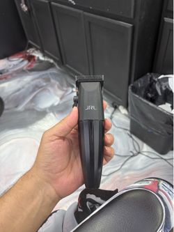 100$$$&& JRL ONYX for sale used but very clean professional clipper