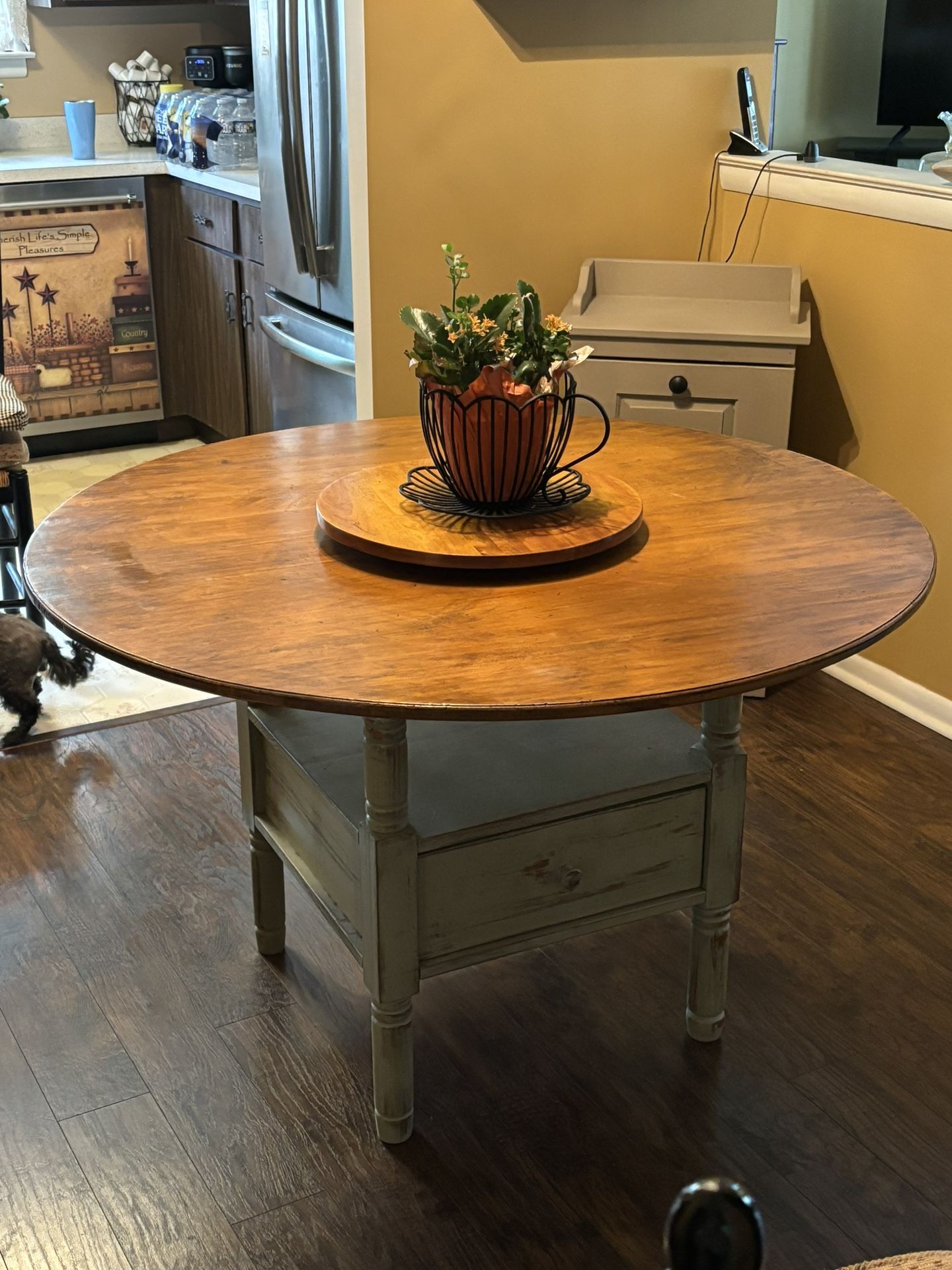 Round Kitchen Table Needs To Go ASAP Make Offer