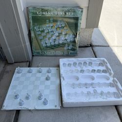 Brand new glass complete glass chess set!