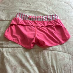 Lululemon shorts size 4 small