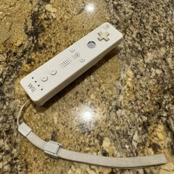 Nintendo RVL-003 Wii Remote Control - Nyko Battery