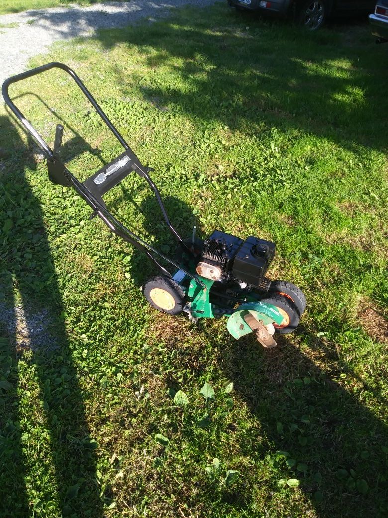 Black & Decker 7.5 Electric Lawn Edger for Sale in Snohomish, WA - OfferUp