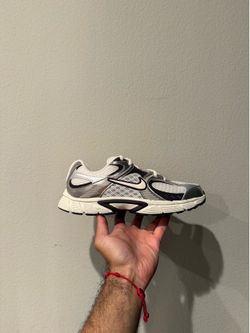 Size 7Y / Women 8.5 - Nike V5 RNR - NEW