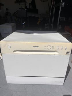 Danby 6 Settings DDW621WDB countertop dishwasher.