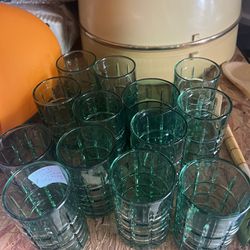 12  anchor, green vintage juice, glasses, plus one extra larger glass