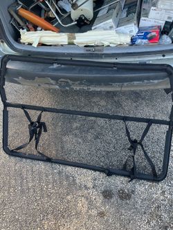 Mesh dog/ pet barrier for auto/ van/ suv