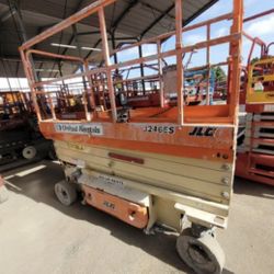 JLG Electric Scissor Lift 32’ 