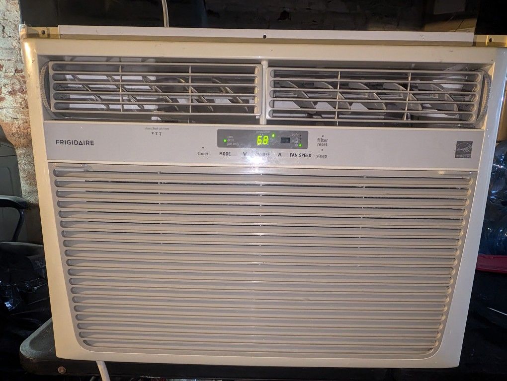 Frigidaire 15000 BTU AC