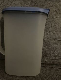 Tupperware Slim Line 2 Quart Pitcher Blue Flip lid 3