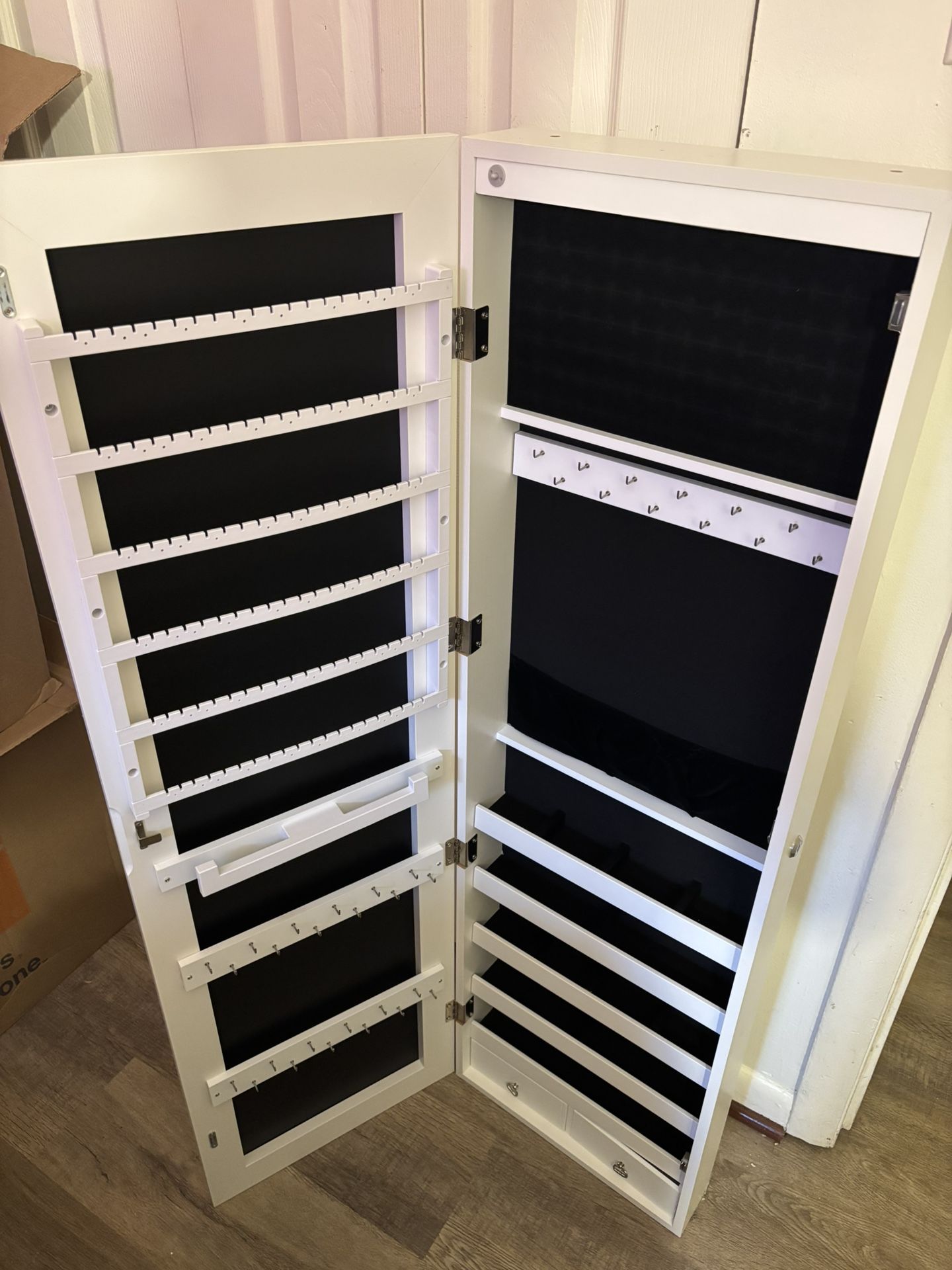 Wall Mount Jewelry Box With Mirror And Display Lighting