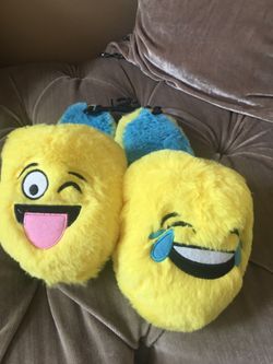New! Kids Size XL 4-5 House Slippers