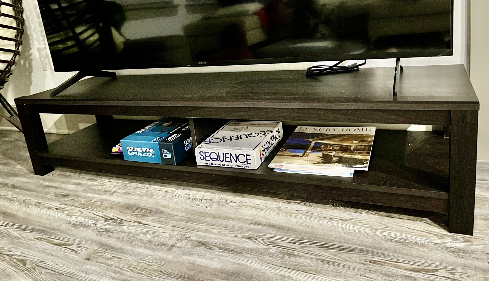 Tv stand And Console That Can Accomodate 65 Inch Tv