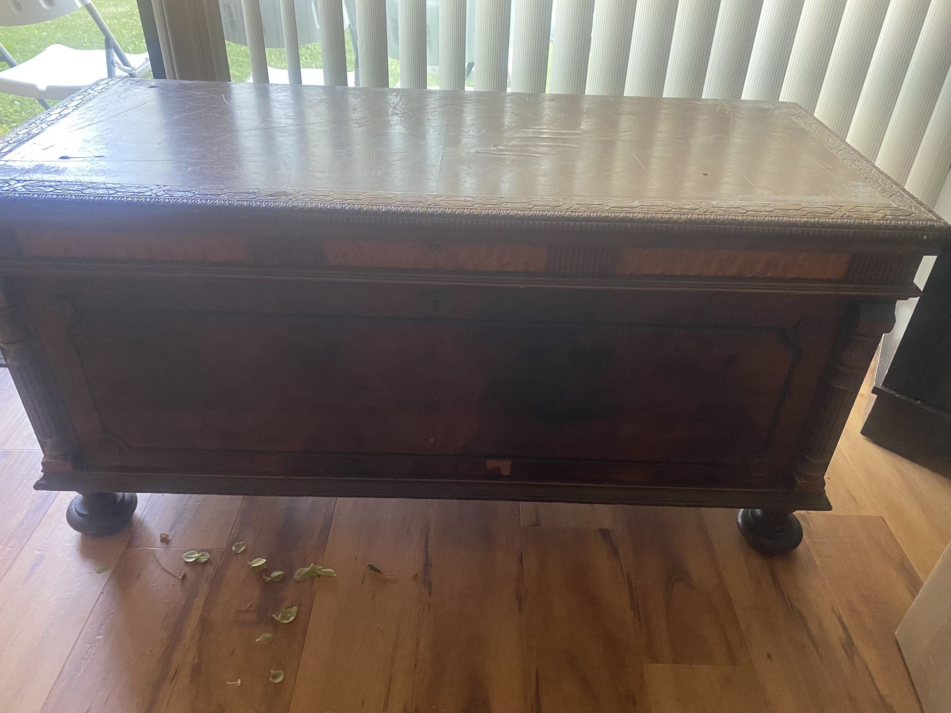 Genuine Cedar Roos Chest