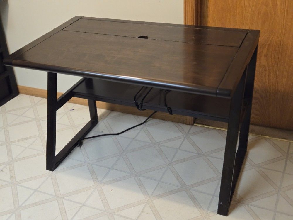Desk With Charger And Storage