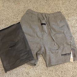 ESSENTIALS SHORTS