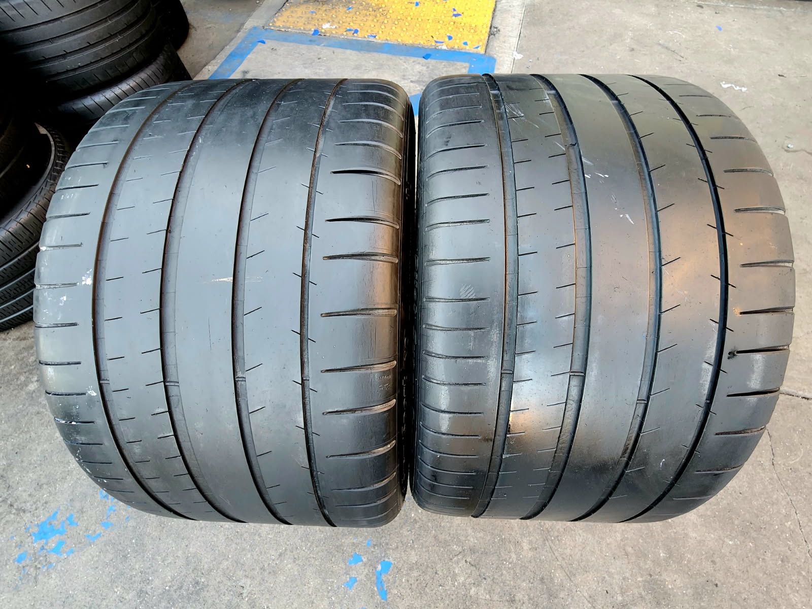 2 USED TIRES MICHELIN PILOT SUPER SPORT 335/30/20