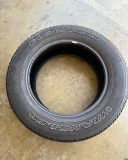 Truck tire 275/60/20
