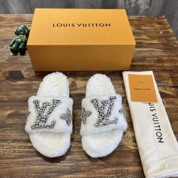 Louis Vuitton Slippers (NEW)