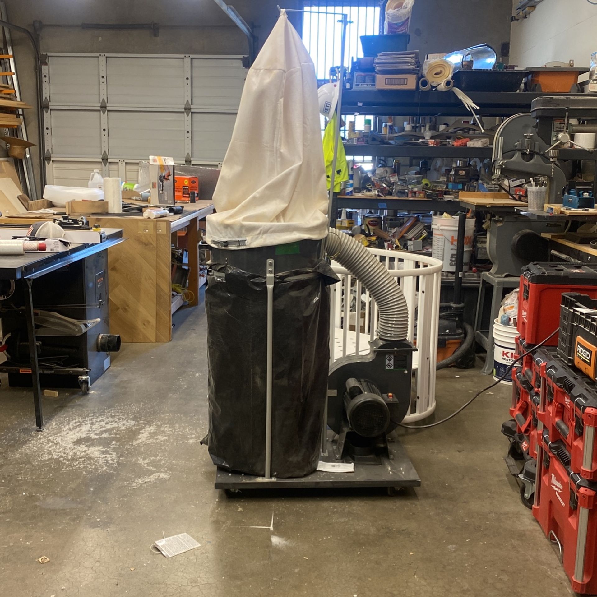 Central Machinery 2hp Dust Collector (used) for Sale in West Hills, CA