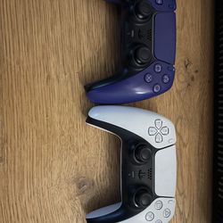 2 PS5 controllers