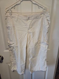 St. John's Bay White Cargo Capri Pants
