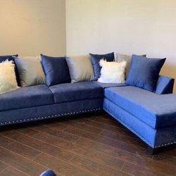 BRAND NEW REVERSIBLE SECTIONAL SOFA 
