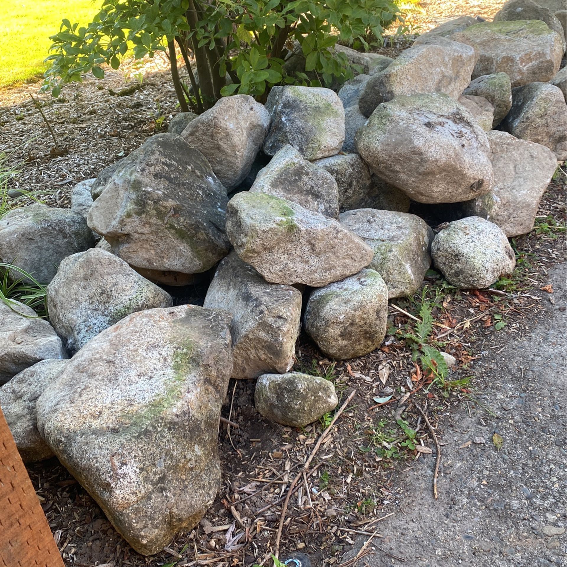Free Landscaping Rocks for Sale in Sumner, WA - OfferUp