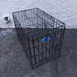 X SMALL DOG CRATE PICKUP BETWEEN 2;00-10:45 RAINBOW/CHARLESTON CASH ONLY READ DESCRIPTION