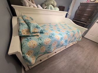 White Twin Daybed with Trundle with Mattress