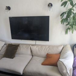 50 Inch TV + Wall Mount