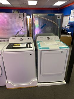 Samsung Washer and Gas Dryer Set 4.5 Cu ft and 7.4