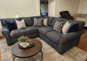 Oversized Living Spaces Sectional Like New!