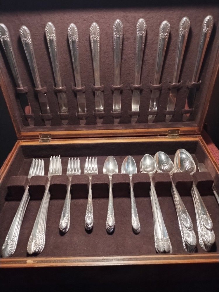 Crown silver plated flat wear.