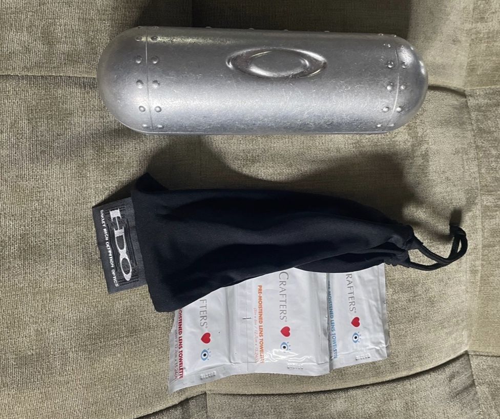 Oakley Metal Vault Vintage Glasses case