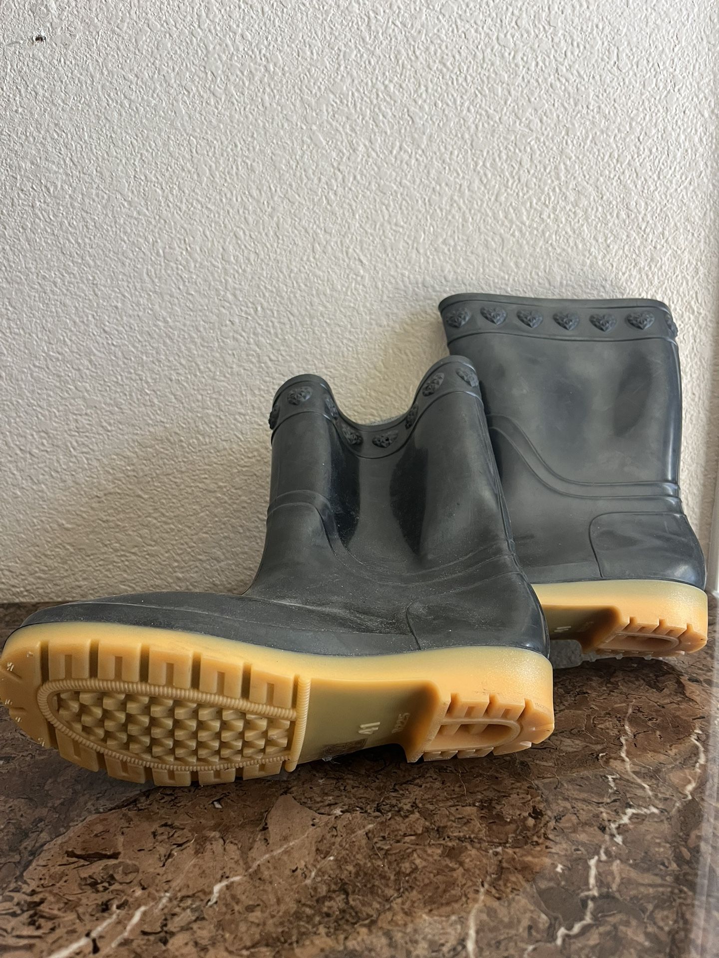 New- Women Black Rubber Rain Boots size 9