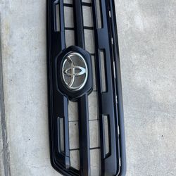 16-22 OEM Toyota Tacoma Insert Grille