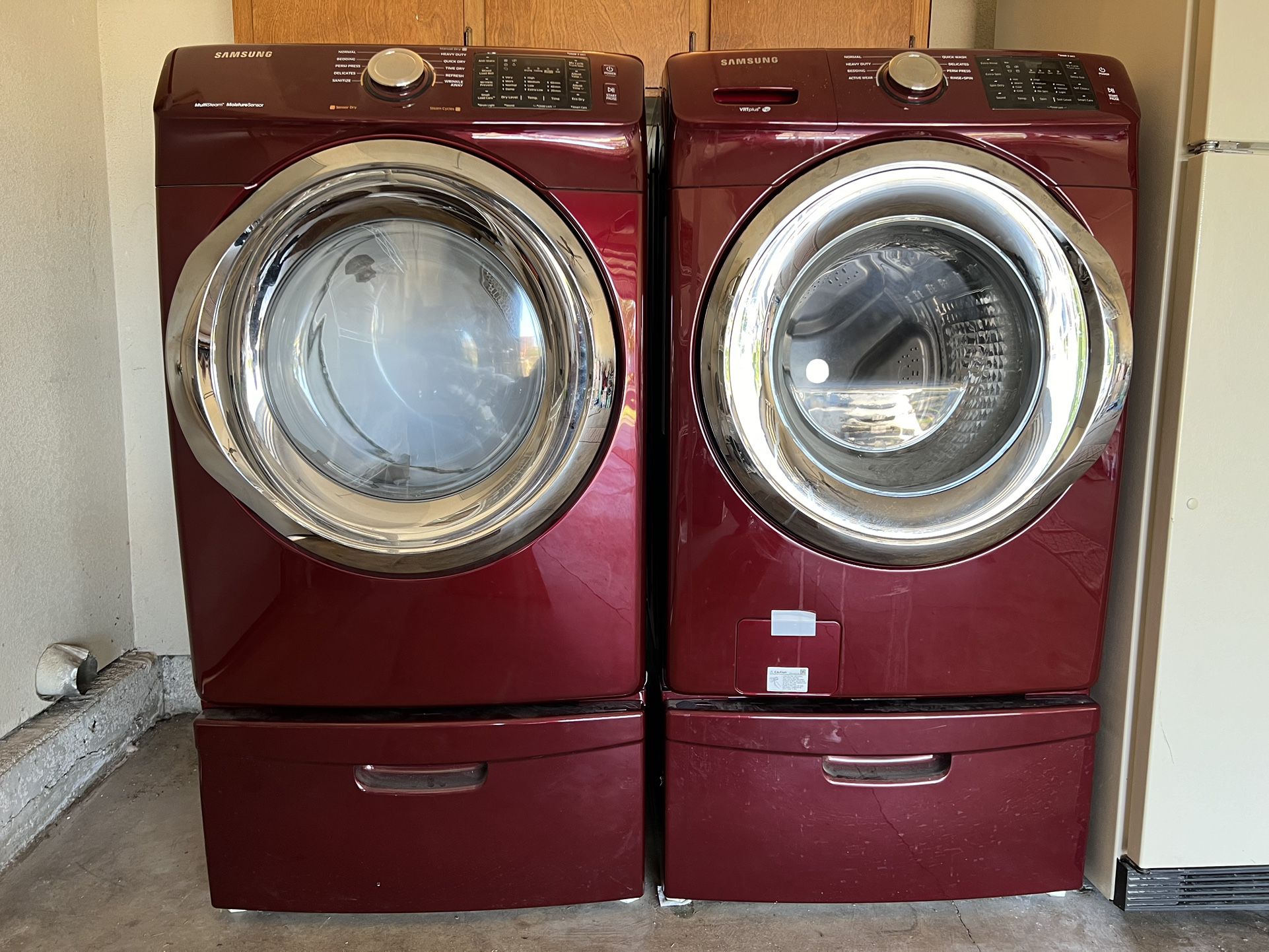 Samsung Electric Washer and Gas Dryer With Pedestal Stands