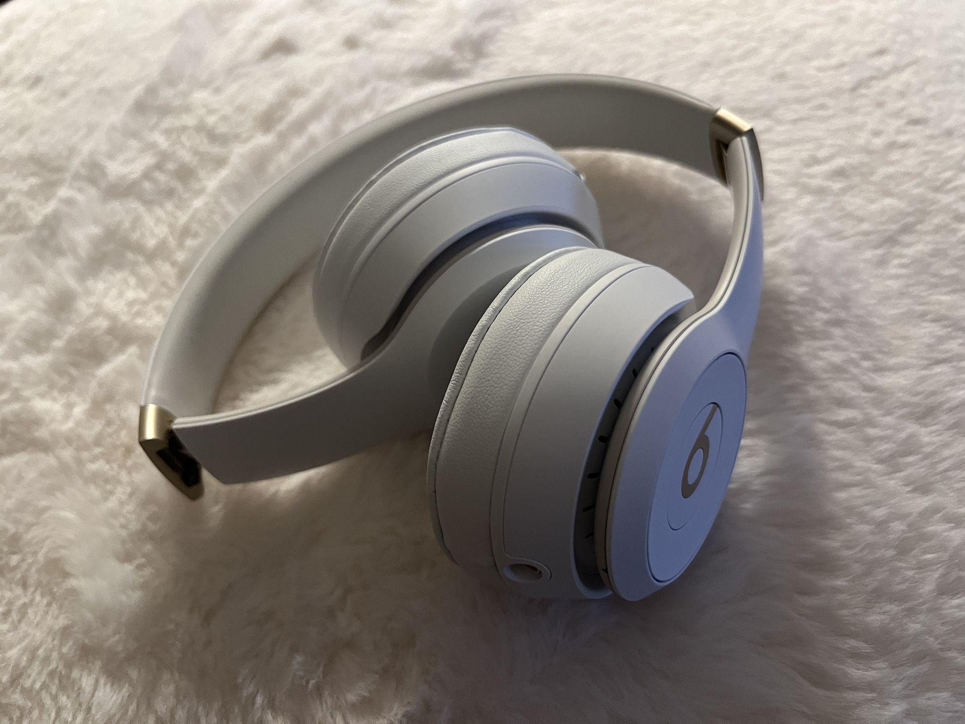 Like New - Beats Solo 4 On Ear Headphones