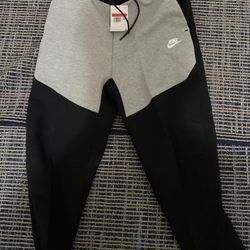 NIKE TECH JOGGERS 