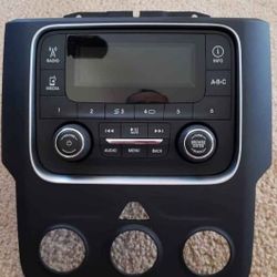NEW.  2014 DODGE RAM ORIGINAL OEM RADIO LIKE NEW👍 See All Photos. CASH ONLY, PICKUP ONLY