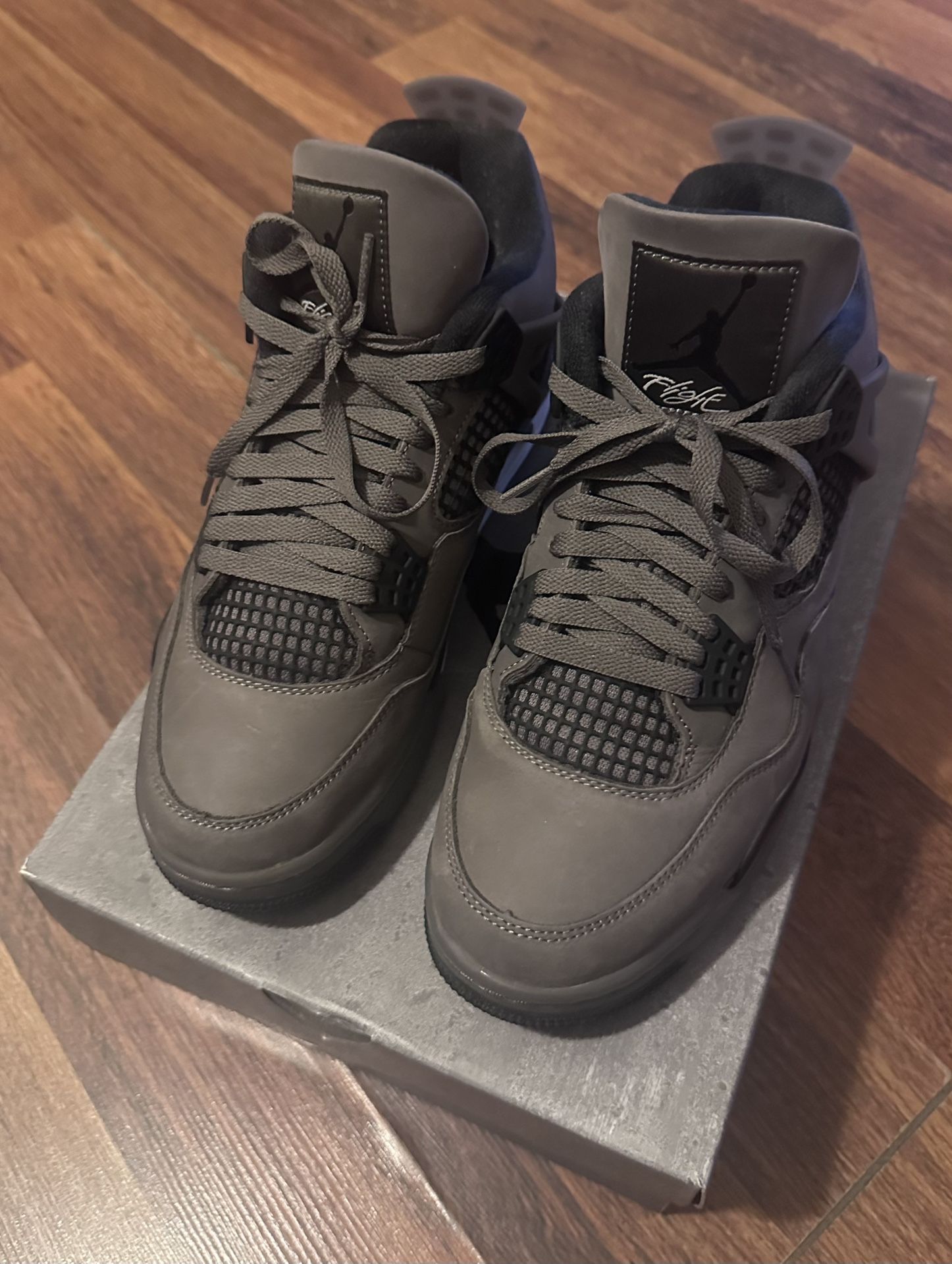 Men’s Size 10 Cave Stone Jordan 4’s