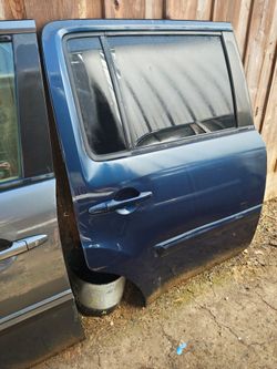 2012 Honda pilot doors