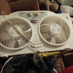 Penguin 2 blade window fan