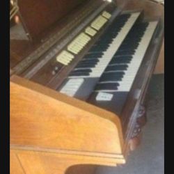 Vintage Organ, Conn, 1957