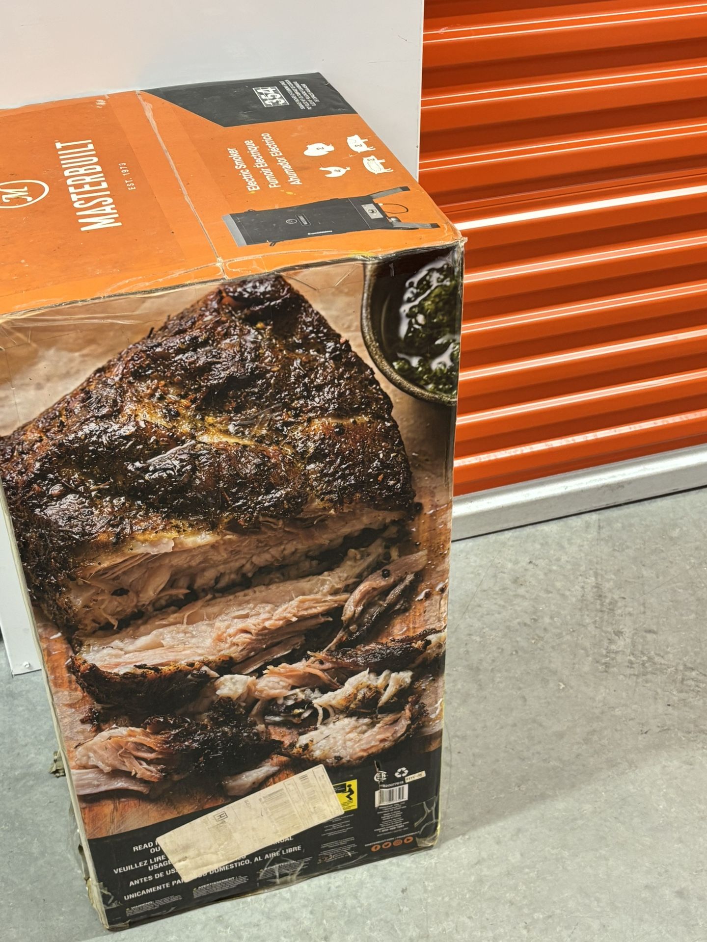 analog electric smoker with a 535 square inch cooking space