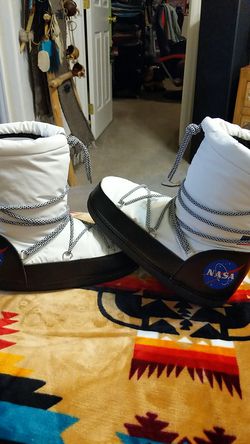 NASA SLIPPER BOOTS