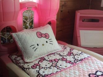 PRINCESS BED & TOY CHEST FOR SALE