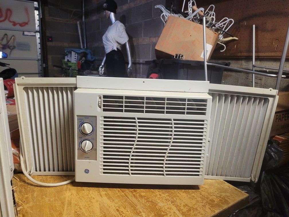 Window Air conditioner.