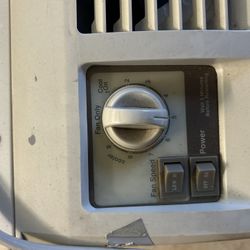 Hampton bay Window A/C Unit 