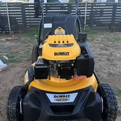DEWALT 21 in. 196cc E-GOV Engine 3-in-1 Gas RWD Self-Propelled Lawn Mower with High Rear Wheels